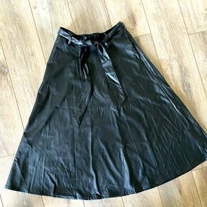 Faux leather black skirt 
Size 4
Who What Wear 
NEW with TAGS